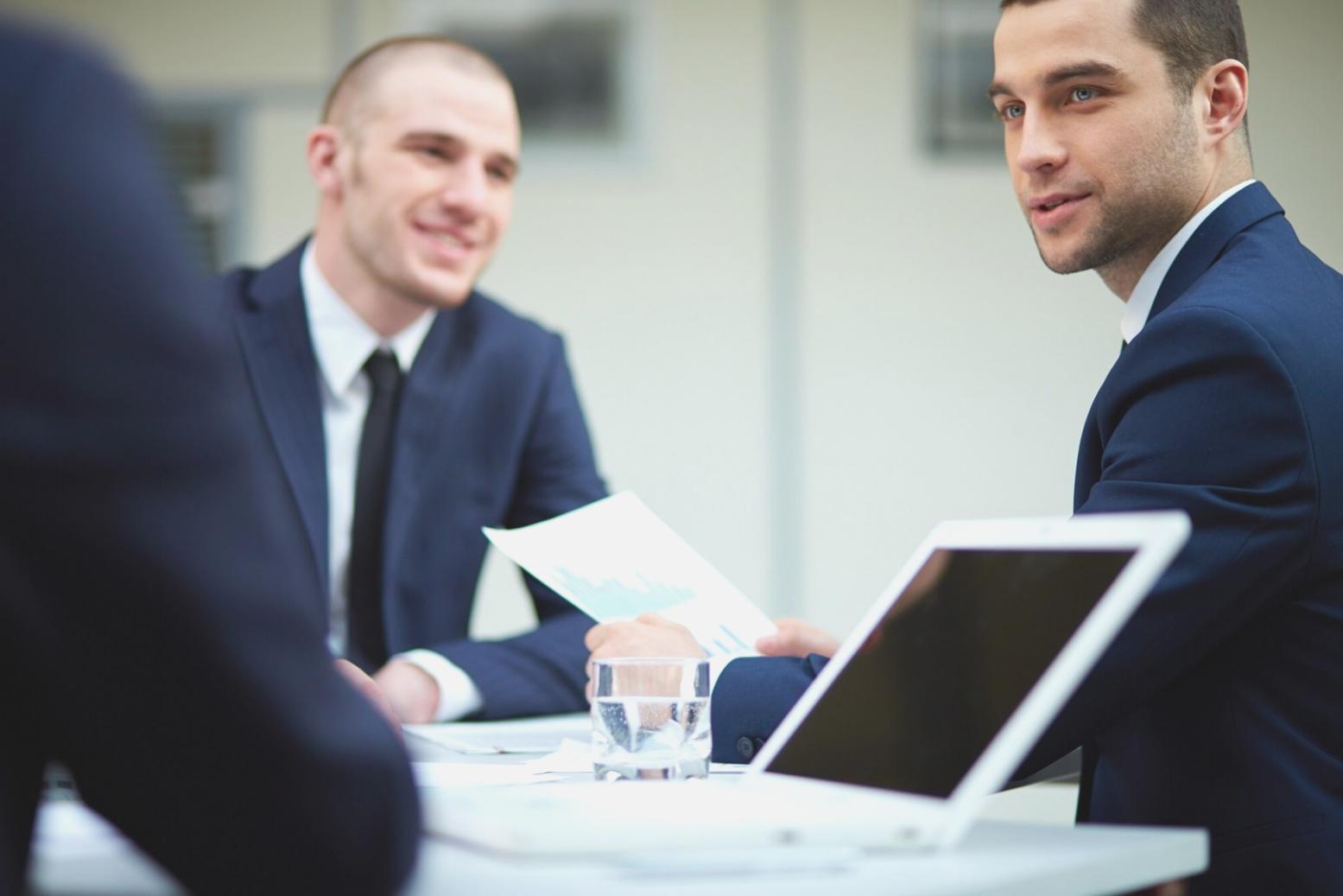 Workshop-Teilnehmer bei der Budgetplanung
