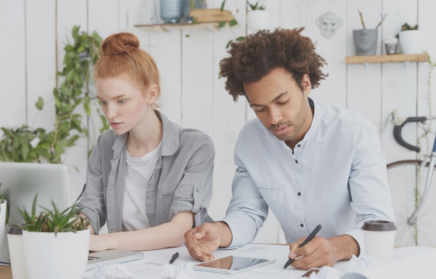 Zufriedene Kursteilnehmer nach erfolgreichem Abschluss